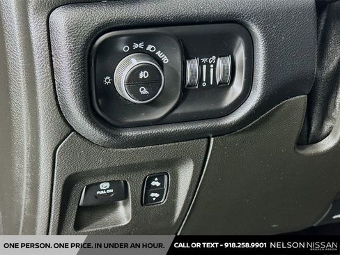 Used 2019 RAM 1500 Laramie AWD/4WD image 10