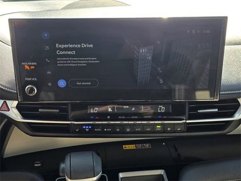 Used 2025 Toyota Sienna Platinum image 13