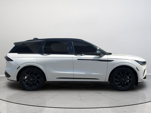 Used 2025 Lincoln Nautilus Reserve AWD/4WD image 6