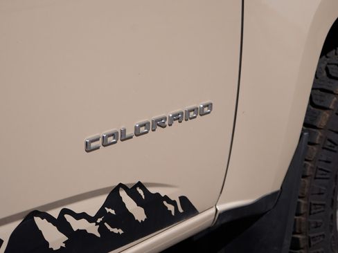 Used 2022 Chevrolet Colorado Z71 AWD/4WD image 16