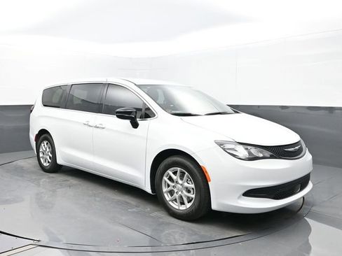 New 2025 Chrysler Voyager LX image 7