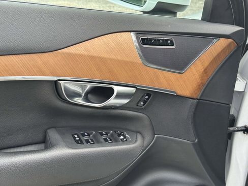 Certified 2022 Volvo XC90 T6 Momentum w/ Climate Package image 14