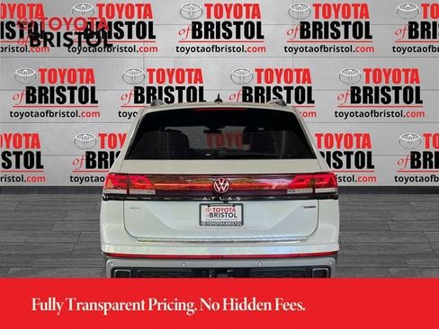 Used 2024 Volkswagen Atlas Peak Edition SEL AWD/4WD image 4
