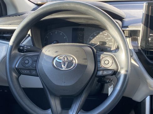 Used 2023 Toyota Corolla Cross L image 12