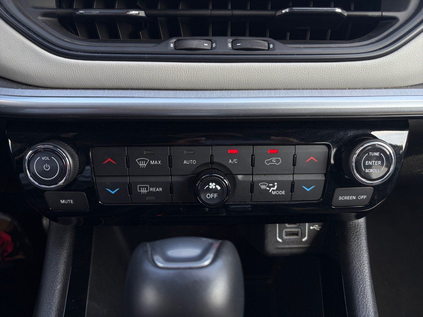 Used 2025 Jeep Compass Limited AWD/4WD image 17