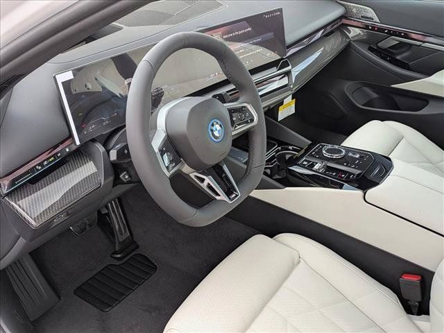 Used 2027 BMW 550e xDrive w/ Executive Package AWD/4WD image 3