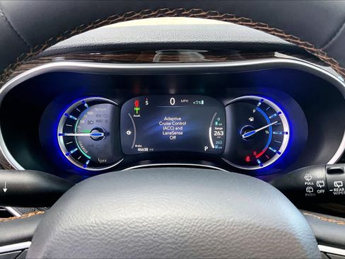 Used 2023 Chrysler Pacifica Pinnacle FWD image 26