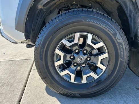 Used 2022 Toyota Tacoma TRD Off-Road w/ Technology Package image 33