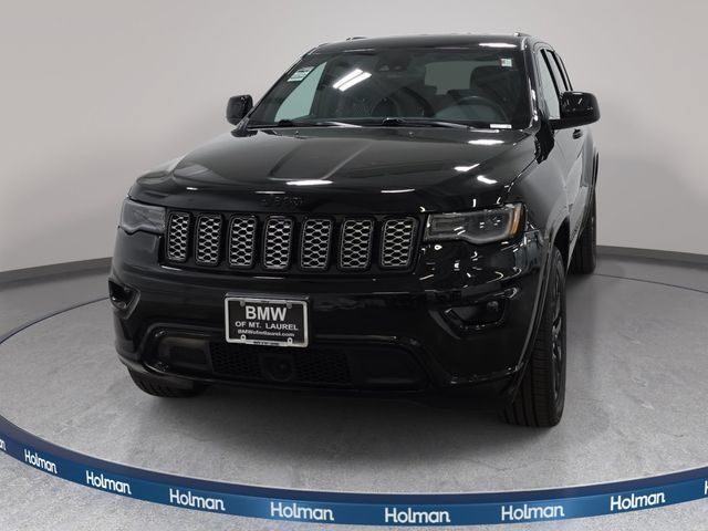 Used 2021 Jeep Grand Cherokee Laredo X AWD/4WD image 3