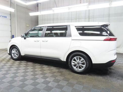 Used 2022 Kia Carnival LX FWD image 6