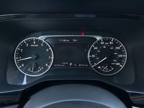 Used 2022 Nissan Pathfinder SV image 11