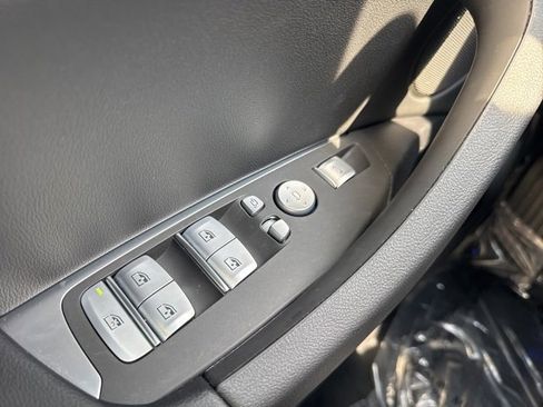 Used 2025 BMW X4 xDrive30i image 17