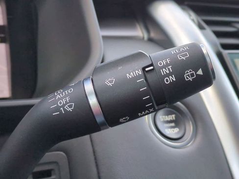 Used 2024 Land Rover Discovery Metropolitan Edition image 26