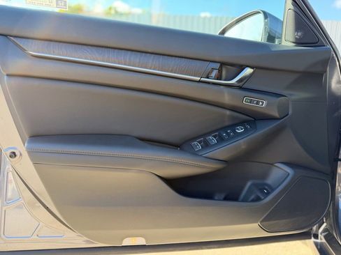 Used 2022 Honda Accord Touring image 13