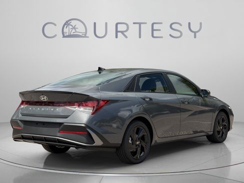 New 2026 Hyundai Elantra SEL Sport FWD image 5