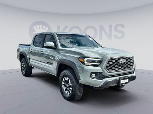 Used 2023 Toyota Tacoma TRD Off-Road w/ Technology Package AWD/4WD image 18