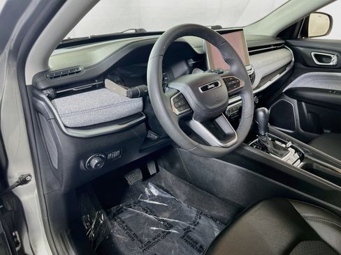 Used 2022 Jeep Compass Latitude AWD/4WD image 9