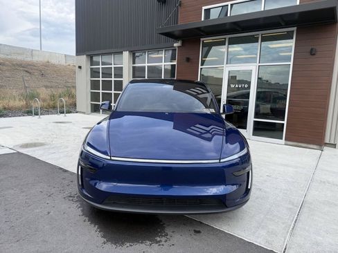 Used 2026 Tesla Model Y Long Range AWD/4WD image 3