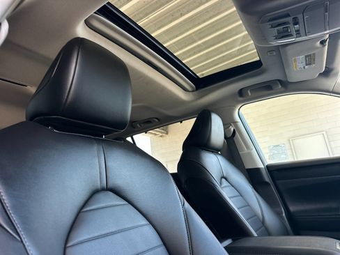 Used 2024 Toyota Highlander XLE FWD image 17