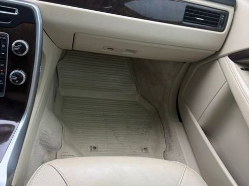 Used 2016 Volvo XC70 T5 Premier w/ Proximity Package image 33