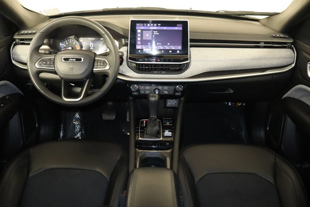 Used 2024 Jeep Compass Latitude AWD/4WD image 14