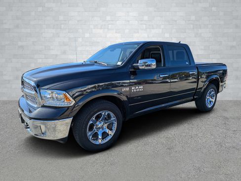 Used 2017 RAM 1500 Laramie w/ Convenience Group image 9