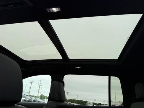 New 2026 Chevrolet Traverse LT w/ Sun and Wheel Package FWD image 7
