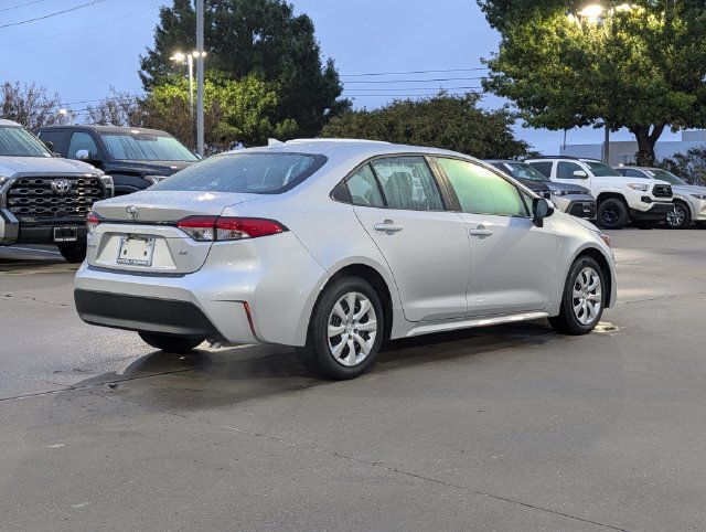 Used 2026 Toyota Corolla LE FWD image 6