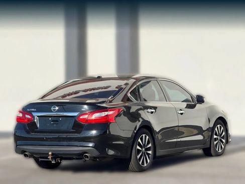 Used 2017 Nissan Altima 2.5 SL w/ 2.5 Technology Package FWD image 9
