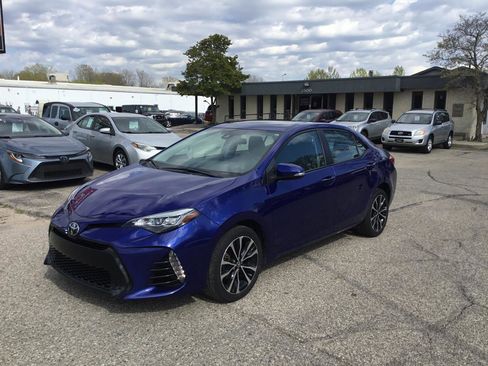 Used 2017 Toyota Corolla SE FWD image 6