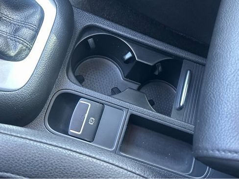 Used 2016 Volkswagen Tiguan SE image 28