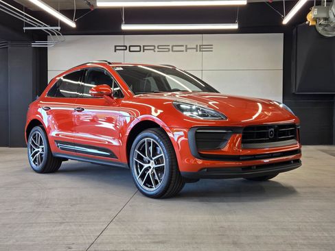 Certified 2025 Porsche Macan image 28