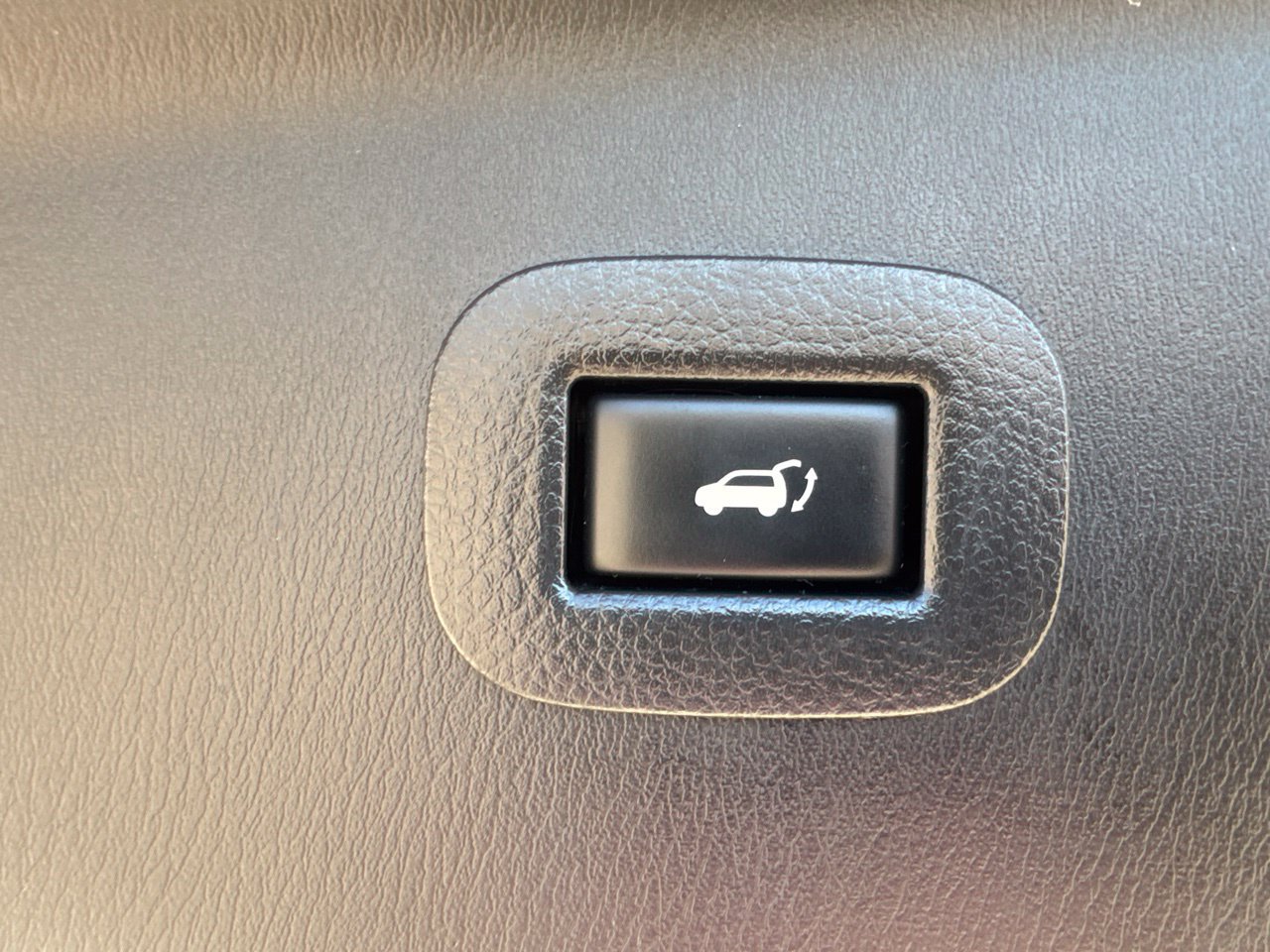 Used 2019 Nissan Armada Platinum w/ Captain's Chairs Package RWD image 42
