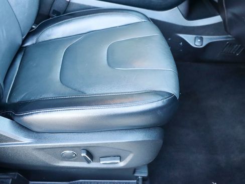 Used 2019 Ford Edge Titanium image 21