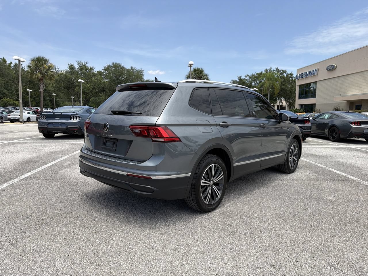 Used 2024 Volkswagen Tiguan Wolfsburg Edition FWD image 3