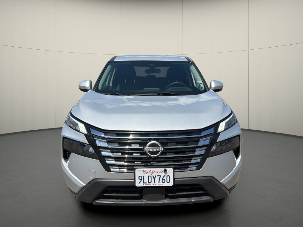 Used 2024 Nissan Rogue SV FWD image 2
