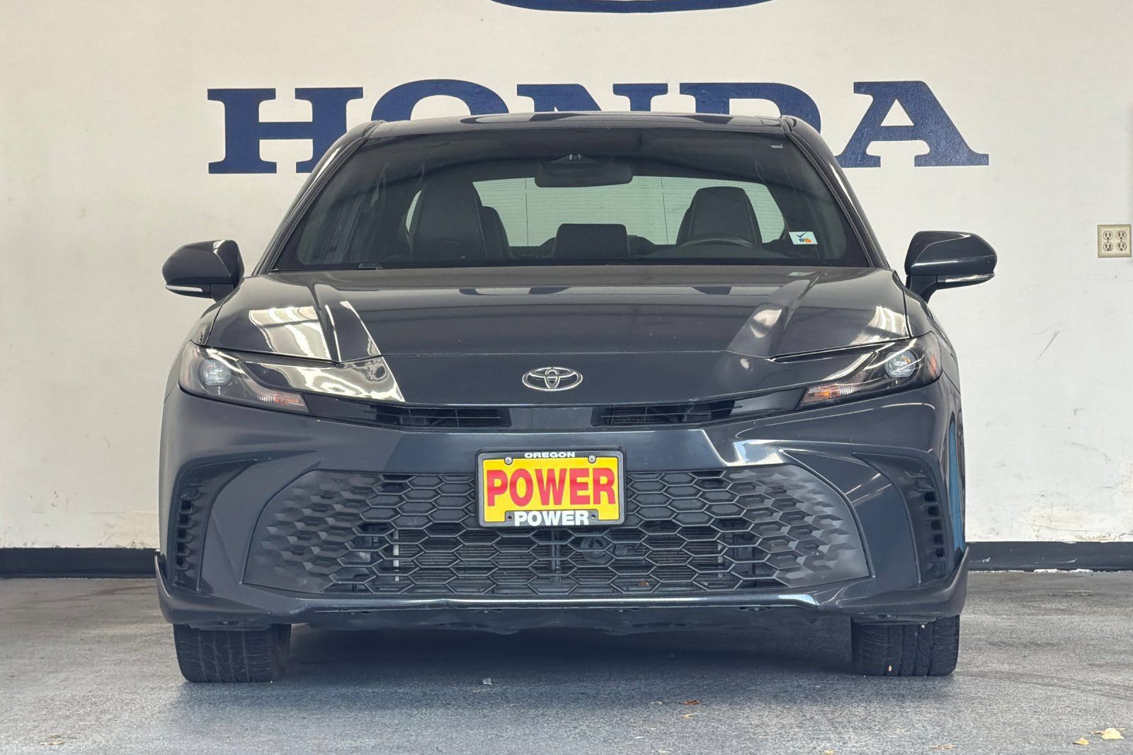 Used 2025 Toyota Camry SE FWD image 8
