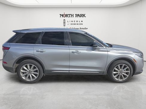 Used 2022 Lincoln Corsair AWD w/ Premium Package image 6