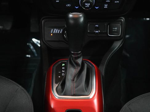 Used 2019 Jeep Renegade Trailhawk w/ Cold Weather Group II AWD/4WD image 19
