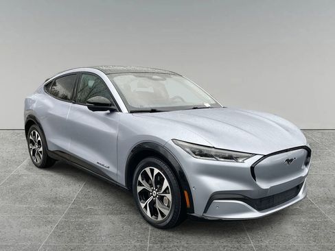 Used 2022 Ford Mustang Mach-E Premium image 7