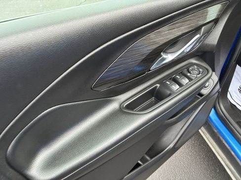 Used 2024 GMC Terrain SLE w/ Driver Convenience Package image 13