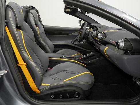 Used 2023 Ferrari 812 GTS image 11