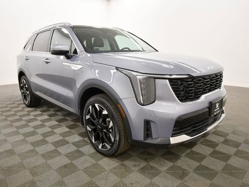 Certified 2025 Kia Sorento EX AWD/4WD image 10