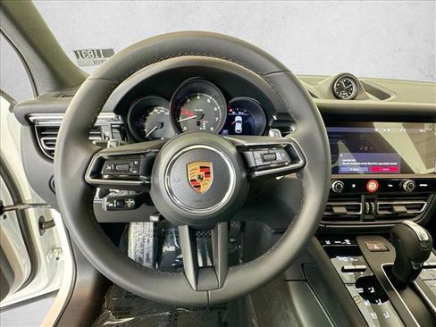 Certified 2026 Porsche Macan AWD/4WD image 14