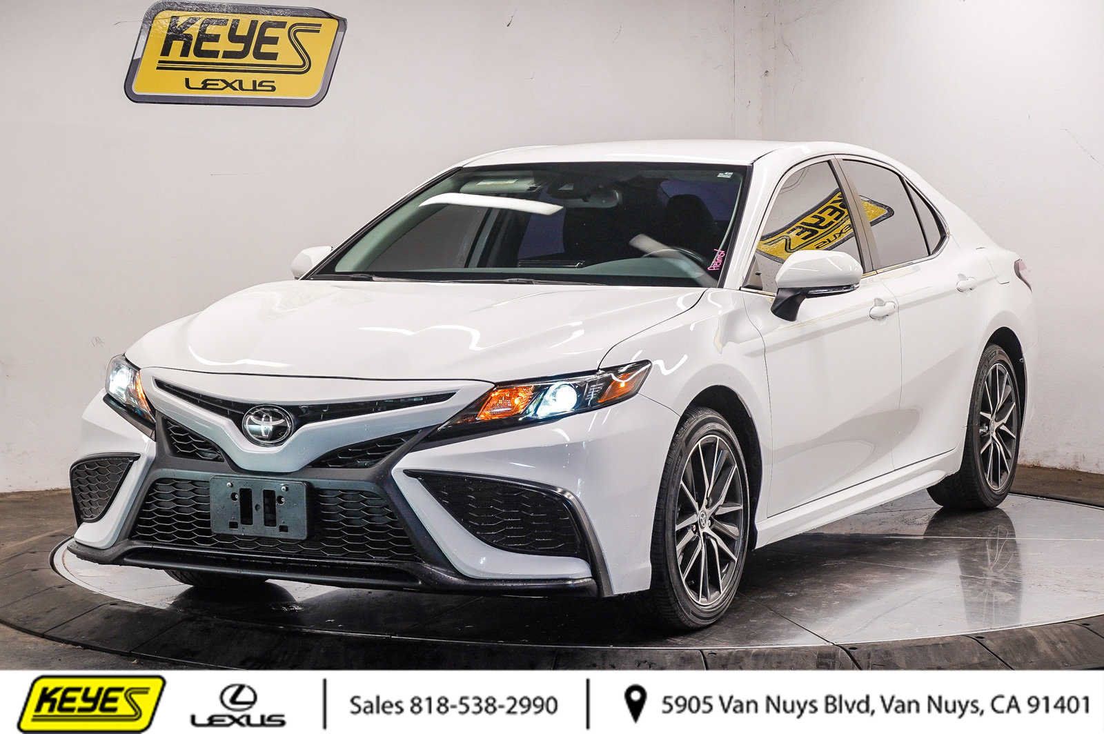 Used 2024 Toyota Camry SE w/ Convenience Package FWD image 1