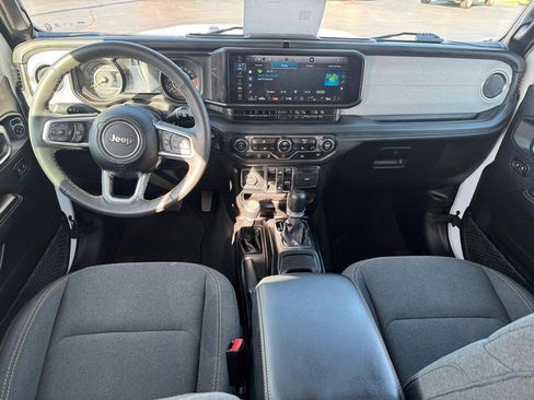 Used 2024 Jeep Wrangler Unlimited Sahara image 8