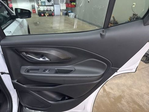 Used 2024 GMC Terrain SLE image 24