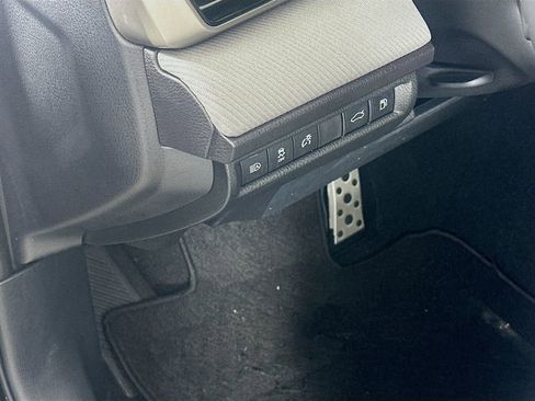 Used 2025 Toyota Camry SE image 10