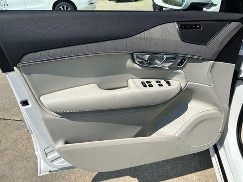 New 2025 Volvo XC90 T8 Plus w/ Protection Package Premier AWD/4WD image 14