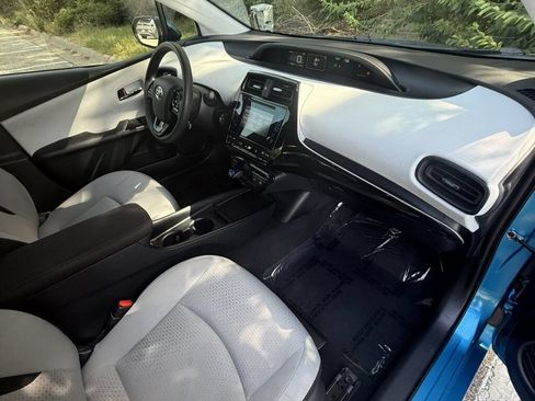 Used 2019 Toyota Prius LE FWD image 40